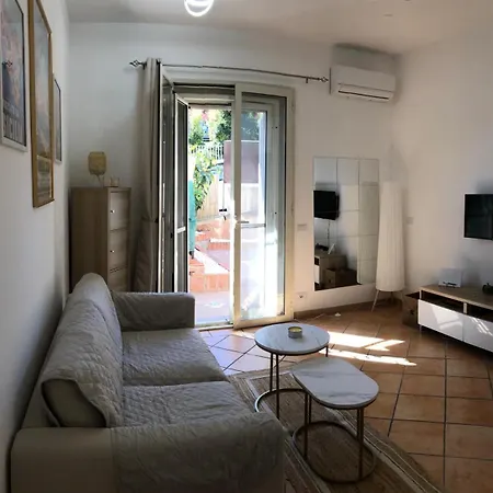 Sara Casa Acitrezza Apartment